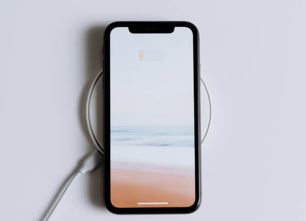 Mobil uygulama geliştirme maliyeti hesaplanan akıllı telefon